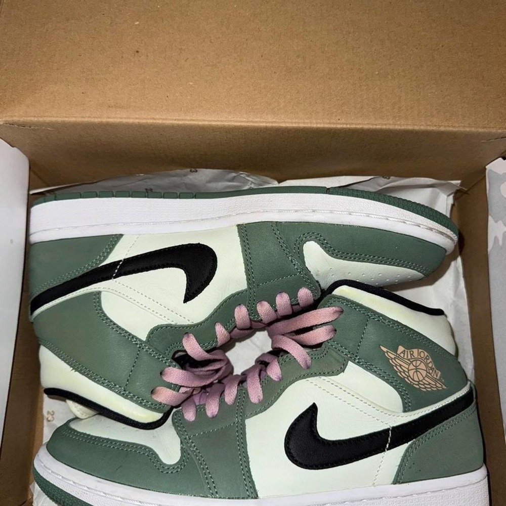Women's Air Jordan 1 Mid SE "Dutch Green"